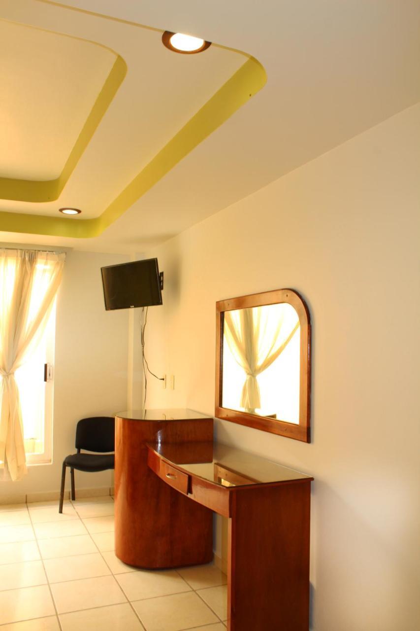 Hotel Real De Cortes Los Reyes  Exterior photo